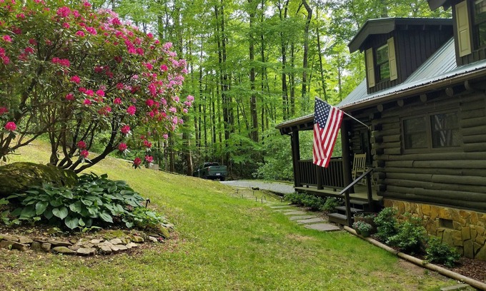 Andrews Cabin | Peaceful creekside 2-bdrm cabin with WiFi, AC, hot tub in Nantahala Lake area