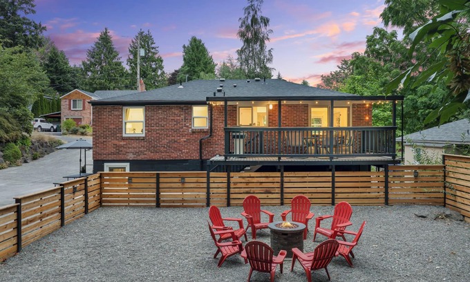 Victory Heights House | Peaceful Creekside Stay by the Firepit with Lights, BBQ, Games & Yoga