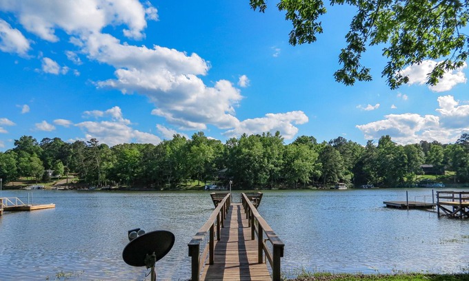 Prosperity House | Peaceful, dog-friendly getaway with gorgeous lake view, grill, & central AC