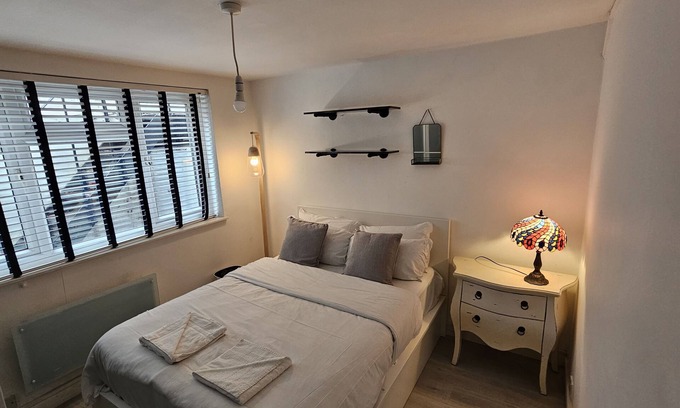 Camden Town Apartment | Peaceful & Elegant