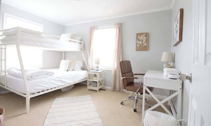 Bristol House | Peaceful Family Retreat in Bristol