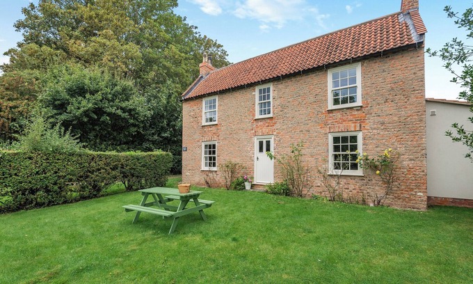 Grimsby Cottage | Peaceful Farmhouse - UK44787