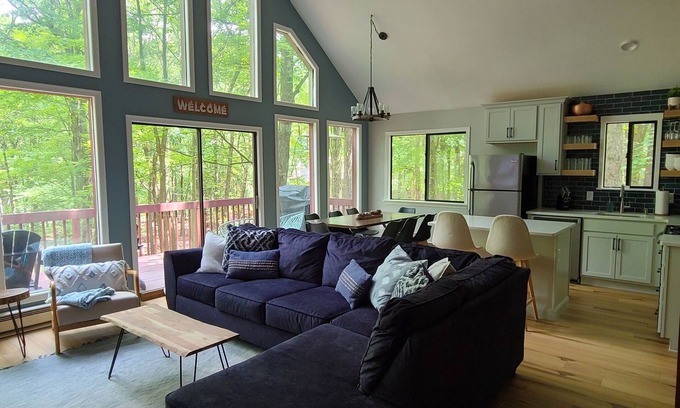 Lake Harmony Ski Chalet | Peaceful fully renovated chalet in Lake Harmony, dog friendly!