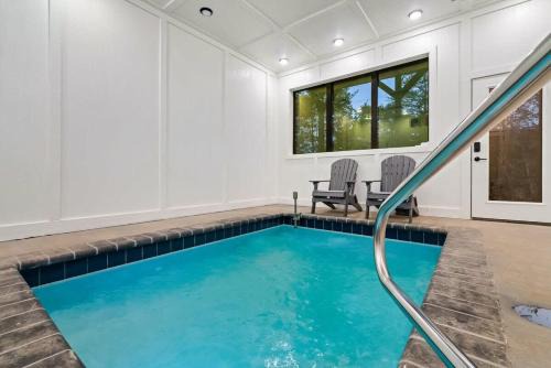 Sevierville House | Peaceful Getaway Luxe Cabin w Private Pool