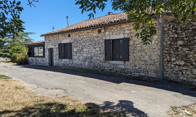 Sigoules House | Peaceful Home with Jacuzzi
