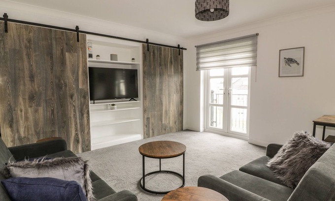 Irvine Apartment | PEACEFUL HARBOURSIDE FLAT, family friendly in Irvine