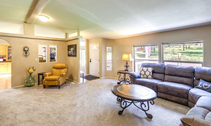 Missoula House | Peaceful Hideaway ~ 16 Mi to Downtown Missoula!