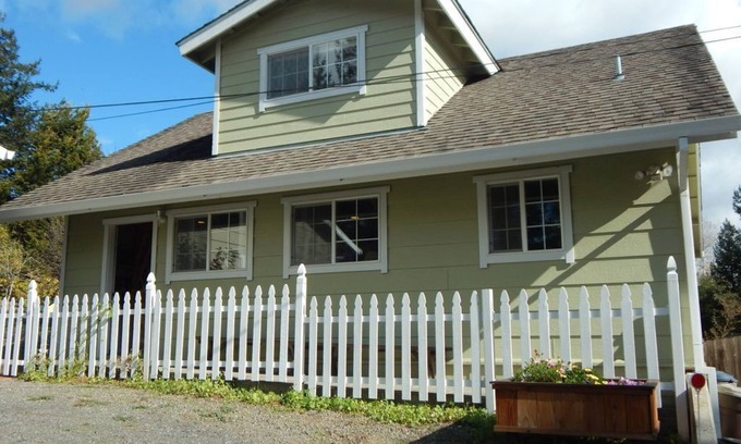 Sebastopol House | Peaceful Home, easy commute
