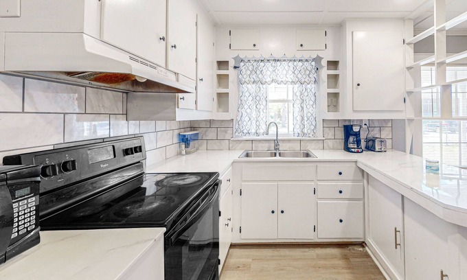Atlantic House | Peaceful home in downtown Atlantic with patio, grill, streaming, & washer/dryer