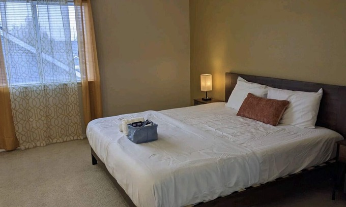 Hillsboro Villa | Peaceful house near downtown Hillsboro