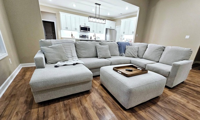 Jones Mills House | Peaceful King Suite 4 bedrooms. nPool+Playground! 15 miles from Magic Springs!