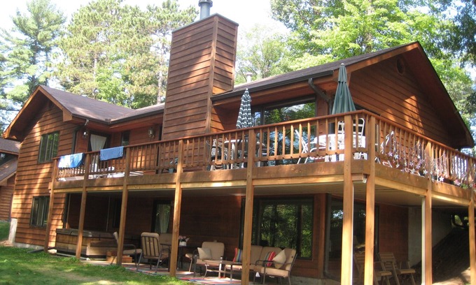 Arbor Vitae House | Peaceful Lake Home with 3 bed/3 bath+ 2 bonus bedrooms with 2 kings or 4 twins
