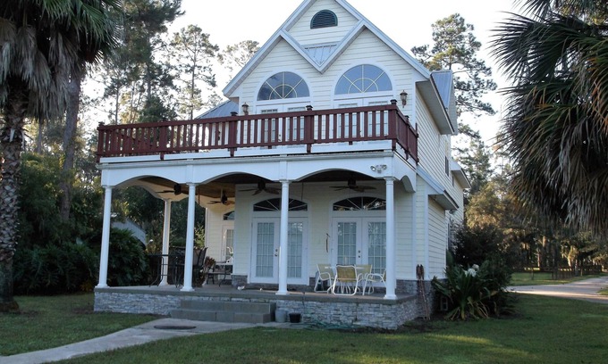 Hawthorne House | Peaceful Lake Retreat 2 Story Home On Riley Lake In Star Lake Forest Hawthorne