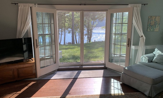 West Boothbay Harbor House | Peaceful Lake Waterfront! Automatic backup Generator! Full Kitchen! Heat & A/C
