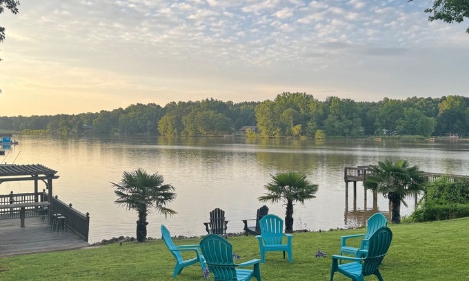 Belmont House | Peaceful Lake Wylie Waterfront Home in Belmont. Great Views, Beautiful interiors