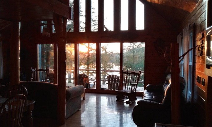 Star Lake Cabin | PEACEFUL LAKEFRONT HIDEAWAY