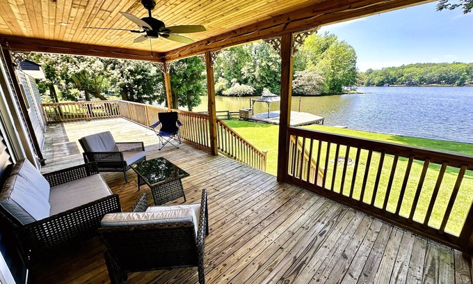 Macon House | Peaceful LaKeFronT property with Beautiful Lake View for a getaway you deserve!