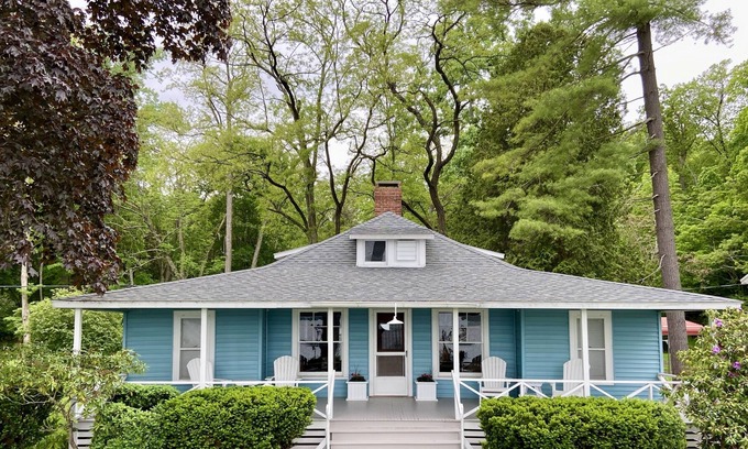 Poplar Ridge House | Peaceful Lakeside Cottage in FLX Wine Country