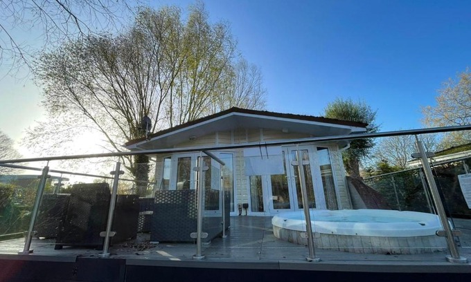 Tattershall House | Peaceful Lakeside Lodge LF with hot tub, private fishing peg situated Tattershall Lakes
