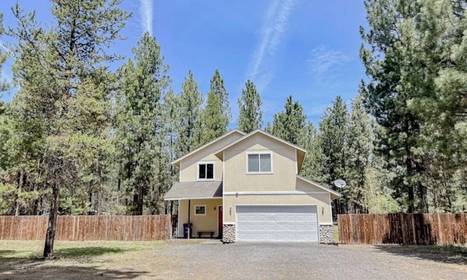 La Pine House | Peaceful Lapine 3 BR Getaway, sleeps up to 8