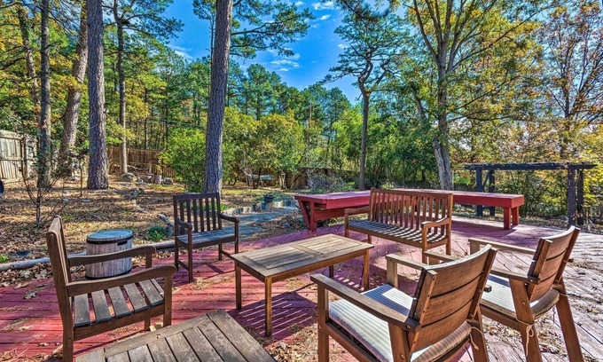 Reservoir House | Peaceful Little Rock Abode w/ Yard & Fire Pit