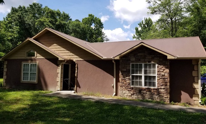 Fayetteville House | Peaceful living - Minutes from the studios/downtown Atlanta and is private