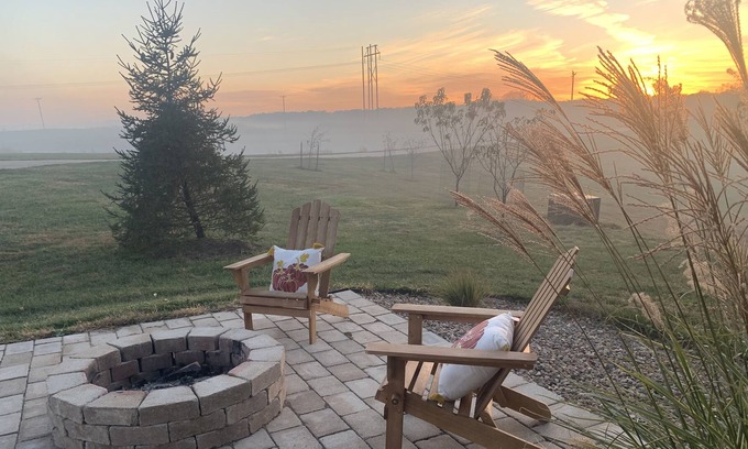 Easley House | Peaceful loft nested in Missouri's countryside BRAND NEW UNIT!