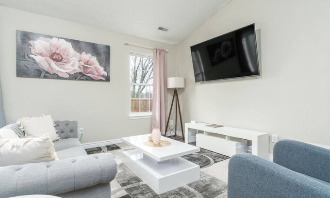 Avon House | Peaceful Modern Home near Avon