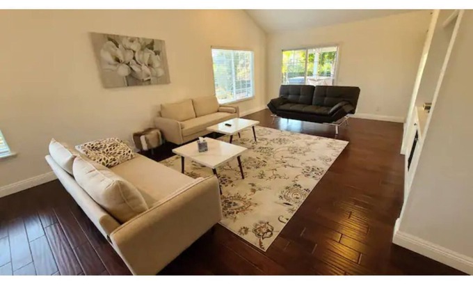 Mission Viejo House | Peaceful modern renovated house with hot tub