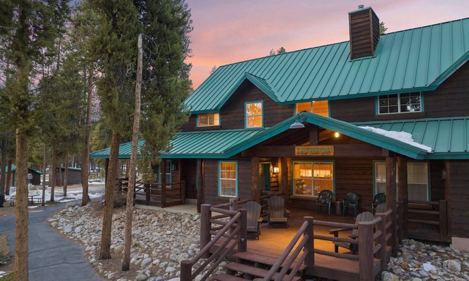 Leadville Apartment | Peaceful Mountain Retreat: 2 Kings & Gas Fireplace