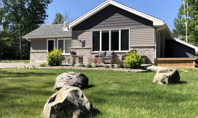 South Bruce Peninsula House | Peaceful Oasis welcomes everyone
