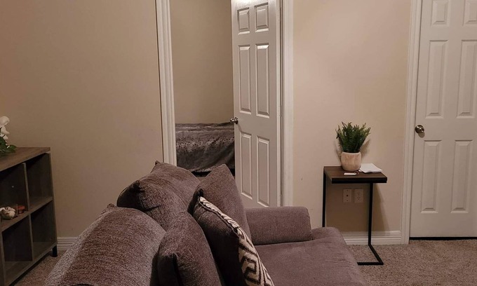 Barker Apartment | Peaceful one bed room 7 minutes from houston