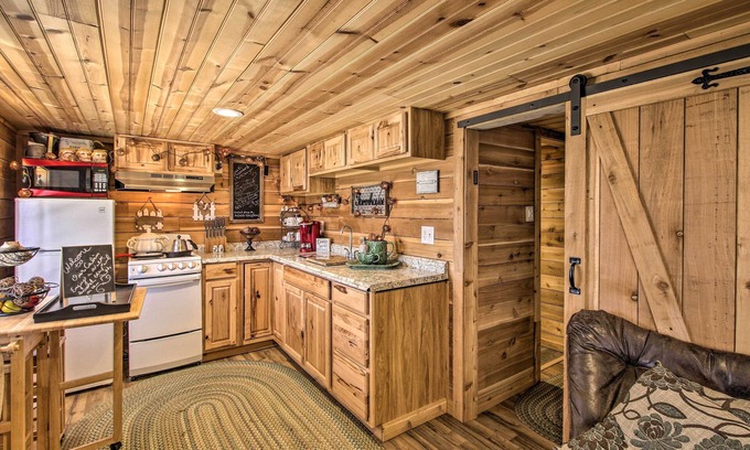 Franklin Apartment | Peaceful Pet-Friendly Franklin Cottage on 15 Acres