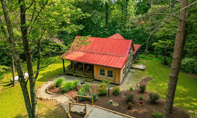 Gnaw Bone Cabin | Peaceful, pet-friendly Brown County cabin!