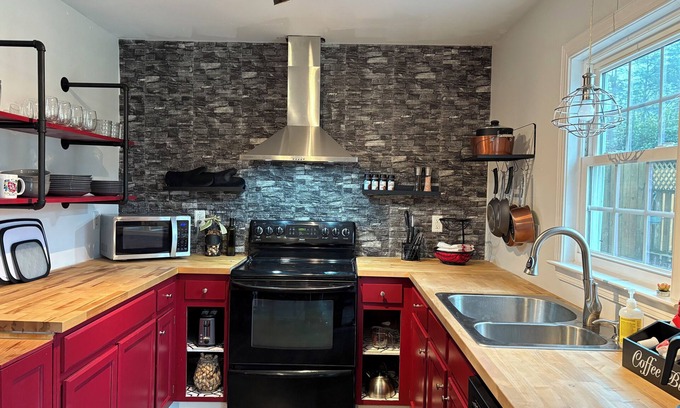 Troutman House | Peaceful Pet-Friendly Cottage