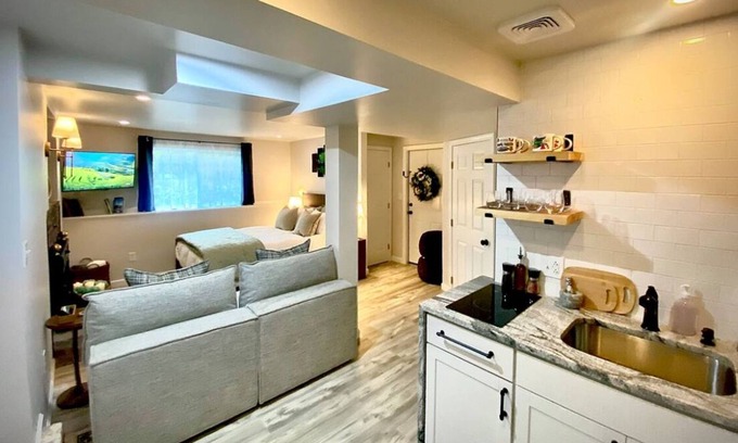 Hanson Apartment | Peaceful Pines Haven~ cozy studio near the ponds