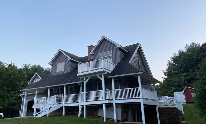 Nottingham House | Peaceful Pines Hideaway