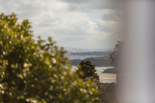 Onetangi House | Peaceful place with views - Waiheke Cohost