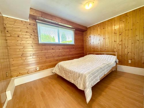 Richmond House | Peaceful place with Living Room, Kitchen and Washing Machine near YVR Airport, Transit and Shopping Mall