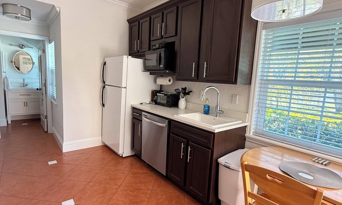 Braden River Apartment | Peaceful, Private Studio Retreat in a Quiet, Convenient Location with AC & WiFi