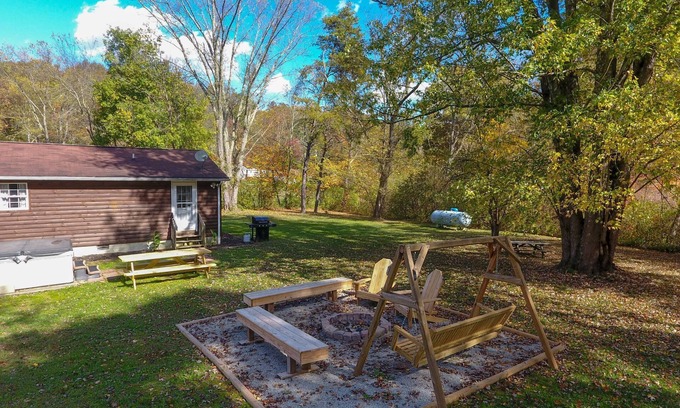 Carbon Hill Cabin | Peaceful, Quiet Getaway Cabin, Hocking Hills