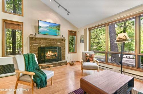 Tobyhanna House | Peaceful retreat 11 min from Kalahari and all major attraction
