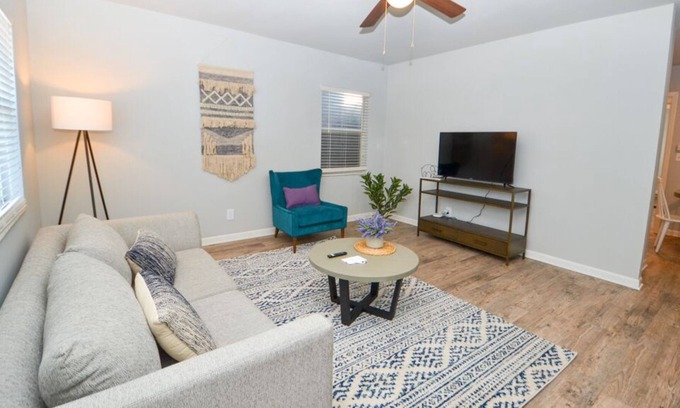 Virginia Park Apartment | Peaceful Retreat 1BR in Tampa Virginia Park