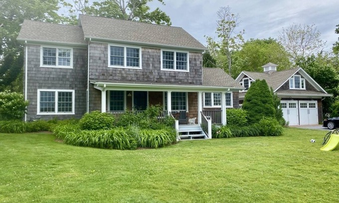 New Suffolk House | Peaceful retreat by the North Fork's most beautiful beach