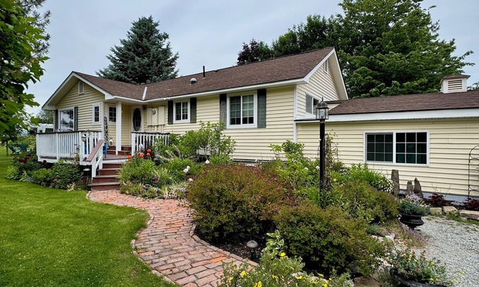 Chelan House | Peaceful Retreat near Lake Chelan, perfect for the whole family.