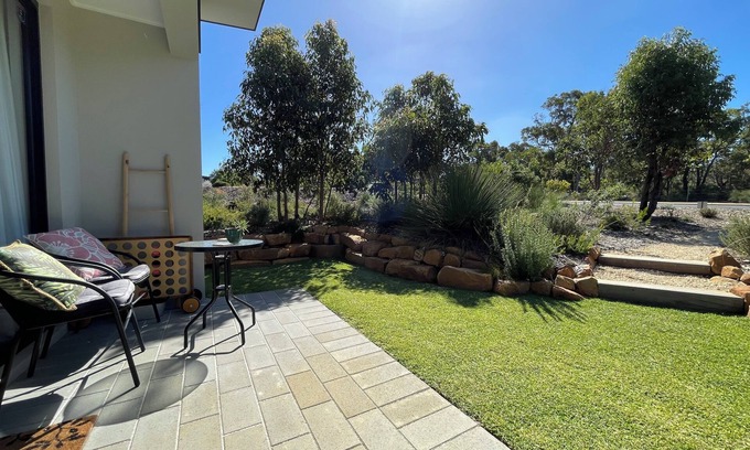 Eagle Bay Bed & Breakfast | Peaceful retreat nestled in the bush and walking distance to eagle bay beach