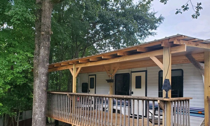 Salem House | Peaceful Retreat
