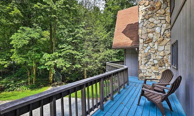 Roan Mountain Cabin | Peaceful Roan Mountain Escape: On-Site Creek!