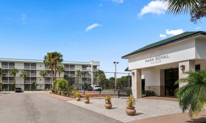 Historic Downtown Kissimmee Hotel | Peaceful Room with 2 DBL Beds A Short Ride to Theme Parks