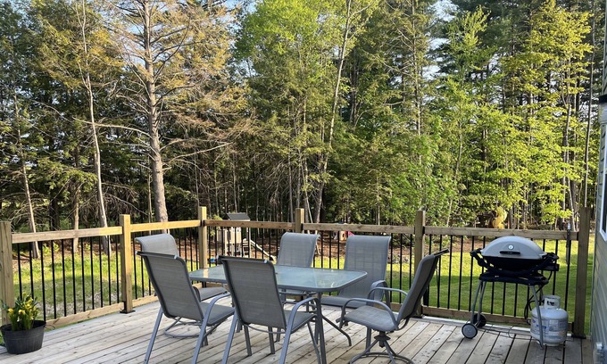Bracebridge House | Peaceful & Roomy, Close to Lakes and Town